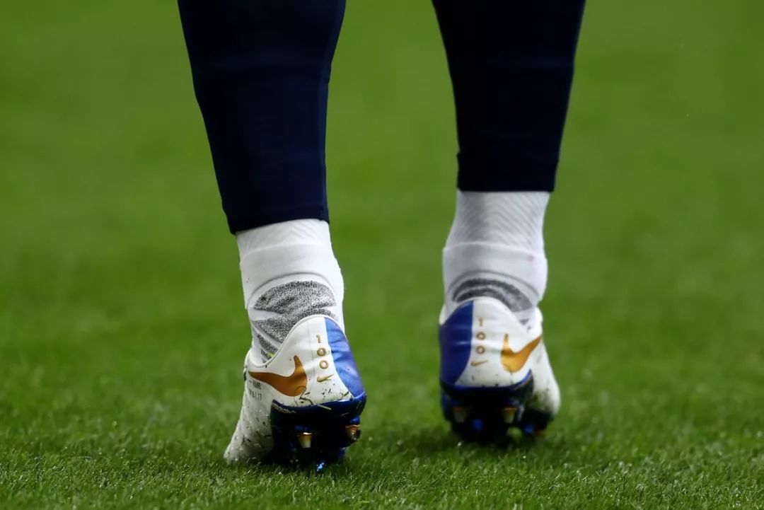  热刺新球场启用周年，凯恩百场里程碑破门  