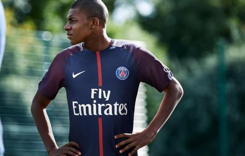  姆巴佩梅开二度，助巴黎圣日耳曼客场取胜  